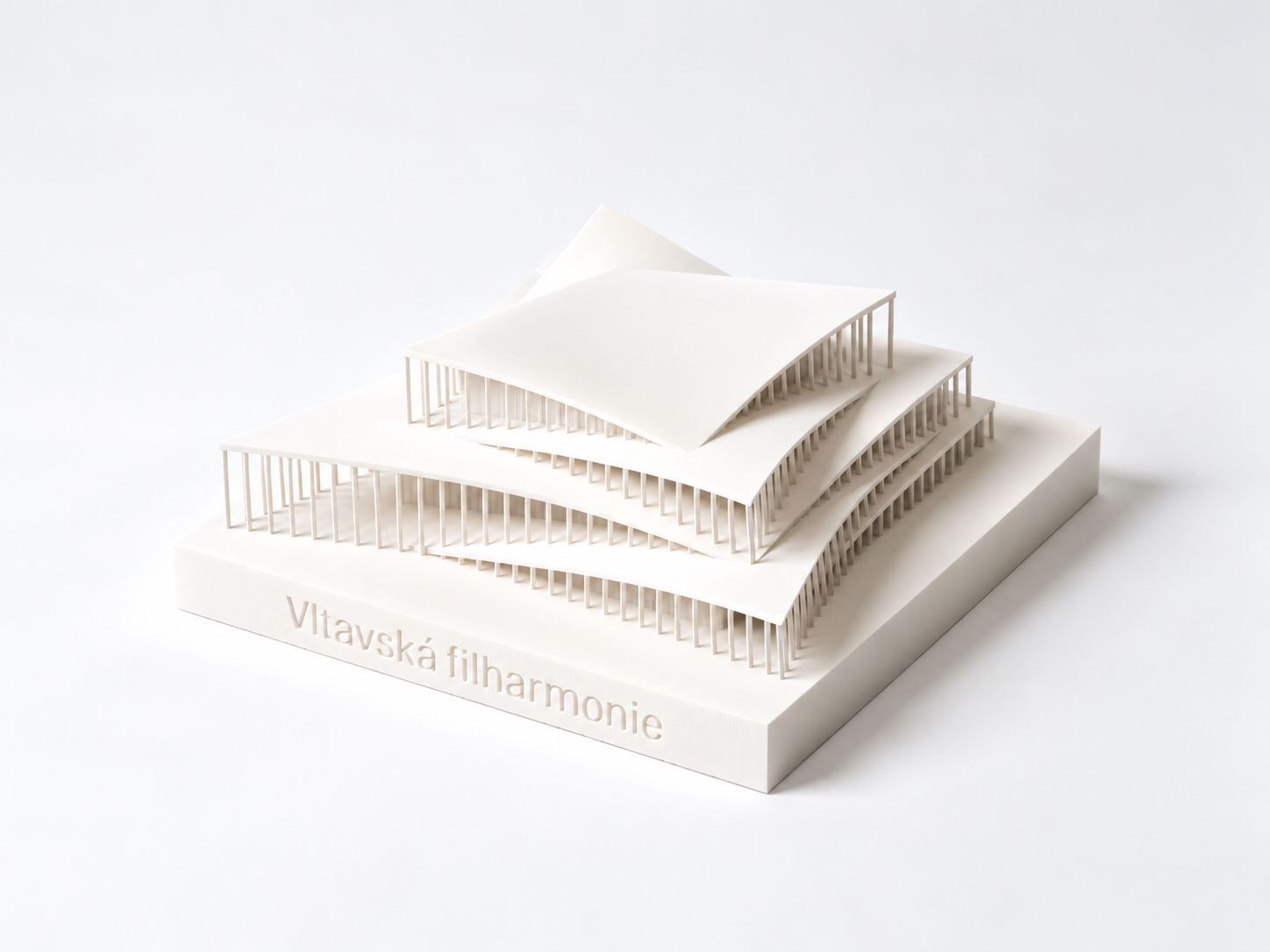 Celkový pohled - bílý 3D tištěný dárkový model Vltavská filharmonie, Pražská developerská společnost 1:1500